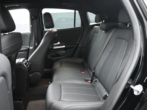 Certified 2021 Mercedes-Benz GLA 250 4MATIC image 16