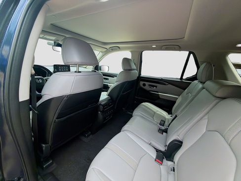 Used 2023 Honda Pilot Touring image 25