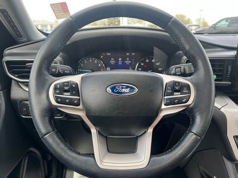 Used 2022 Ford Explorer XLT w/ Equipment Group 202A AWD/4WD image 11