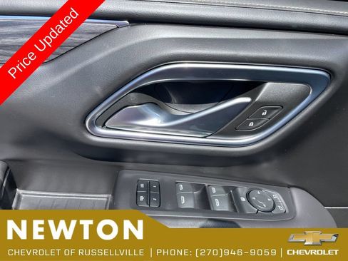 Used 2023 GMC Yukon XL SLT AWD/4WD image 9
