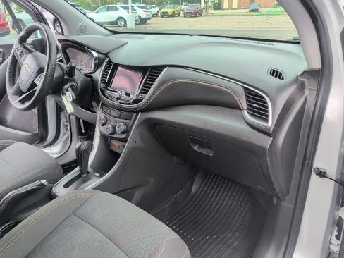 Used 2022 Chevrolet Trax LS w/ Tint and Cruise Package AWD/4WD image 37