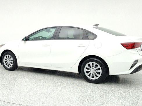 Used 2023 Kia Forte LX image 7