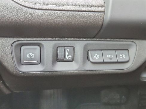 Used 2021 GMC Acadia Denali w/ Denali Technology Package image 17