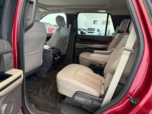 Used 2018 Ford Expedition Limited w/ Equipment Group 301A RWD image 19