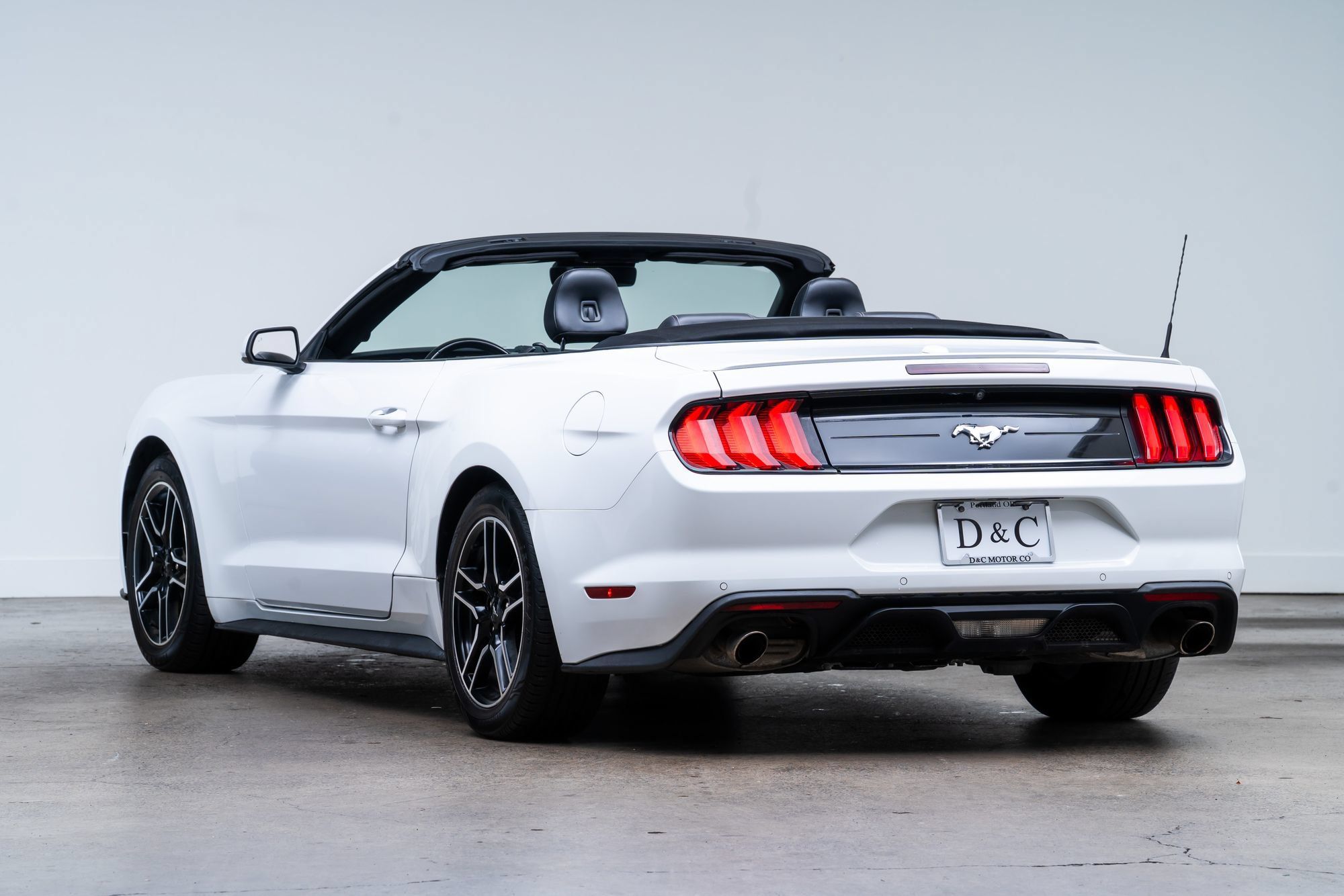 Used 2022 Ford Mustang Premium RWD image 5