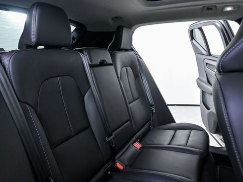 Certified 2025 Volvo XC40 B5 Plus image 22