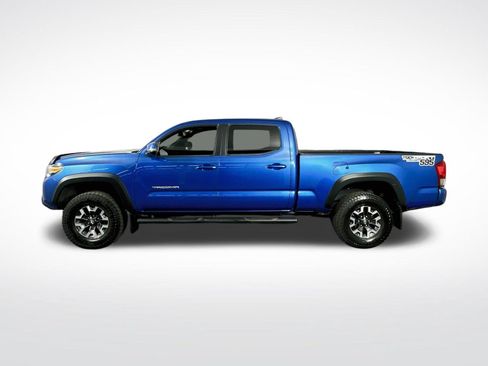 Used 2017 Toyota Tacoma TRD Off-Road w/ Premium & Technology Package AWD/4WD image 5