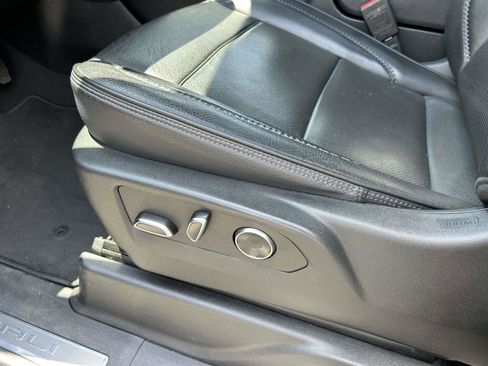 Used 2024 GMC Yukon Denali RWD image 19