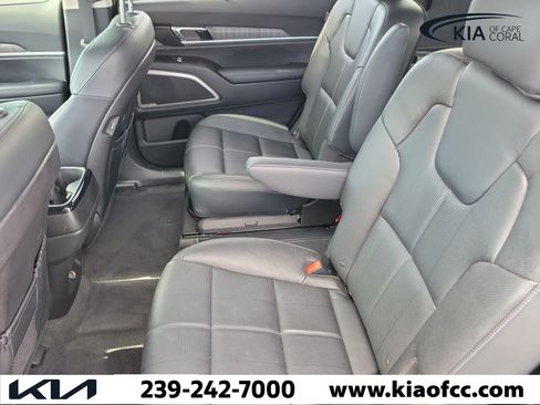 Certified 2024 Kia Telluride EX w/ EX Captain's Chair Package FWD image 12