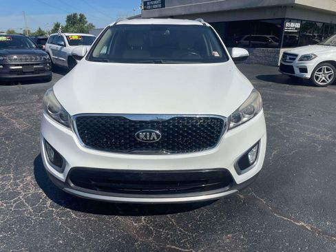 Used 2023 Kia Sportage LX FWD image 2
