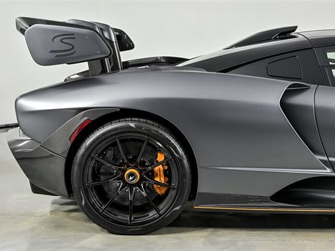 Used 2019 McLaren Senna RWD image 18