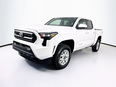 Used 2025 Toyota Tacoma SR5 AWD/4WD image 3