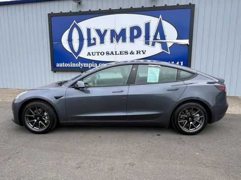 Used 2021 Tesla Model 3 Standard Range Plus RWD image 19