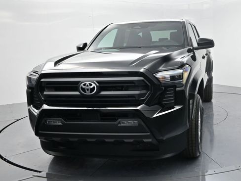 Used 2025 Toyota Tacoma SR5 AWD/4WD image 3