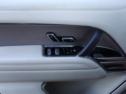 Used 2023 Land Rover Range Rover First Edition image 12