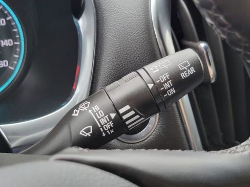 Used 2023 Chevrolet Traverse LT image 16