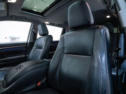 Used 2015 Toyota Highlander Limited image 6