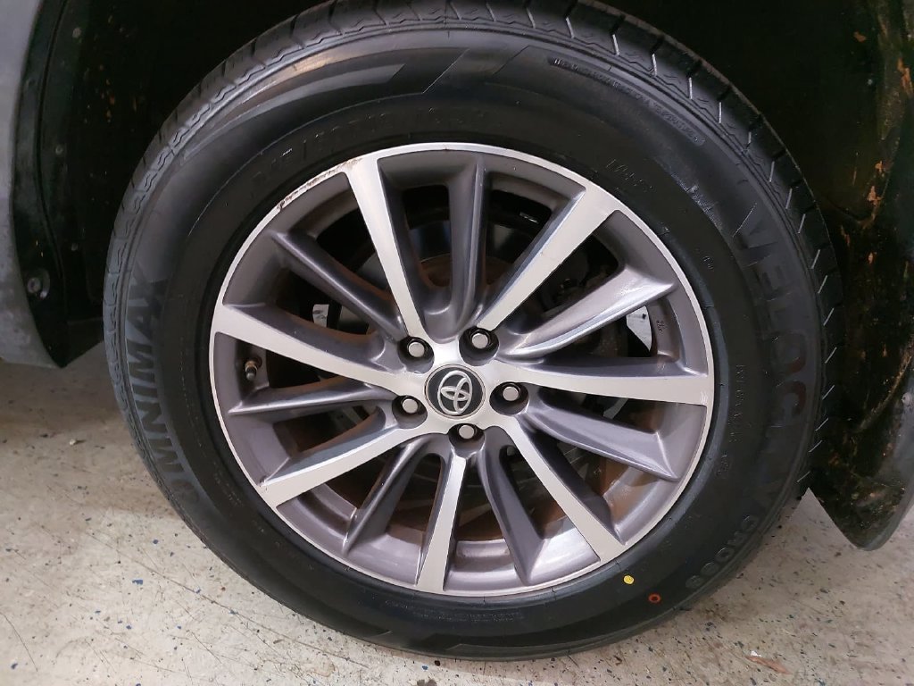 Used 2019 Toyota Highlander XLE FWD image 35