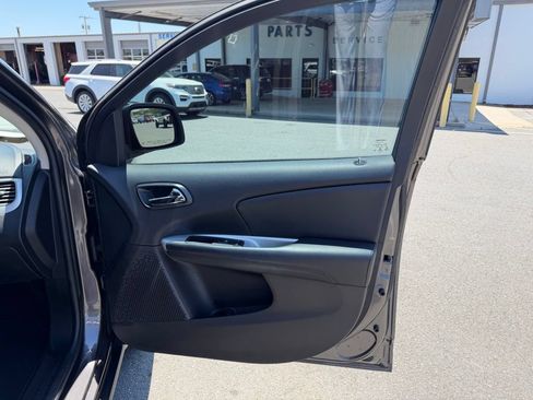 Used 2020 Dodge Journey SE w/ SE Popular Equipment Group FWD image 27