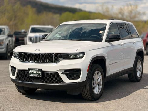 Used 2023 Jeep Grand Cherokee Laredo AWD/4WD image 1