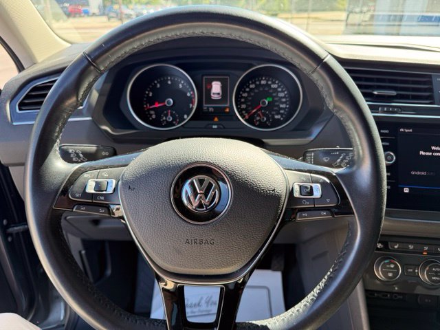 Used 2018 Volkswagen Tiguan SE AWD/4WD image 30