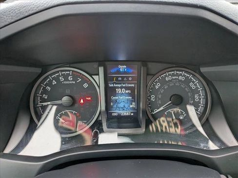 Used 2022 Toyota Tacoma TRD Off-Road image 10