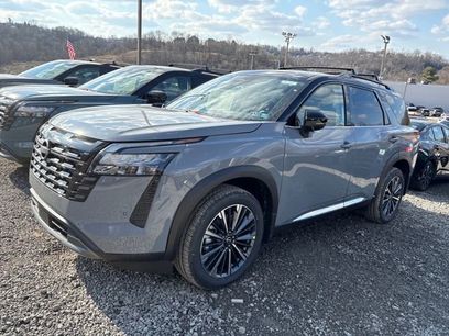 New 2026 Nissan Pathfinder Platinum w/ Cargo Package