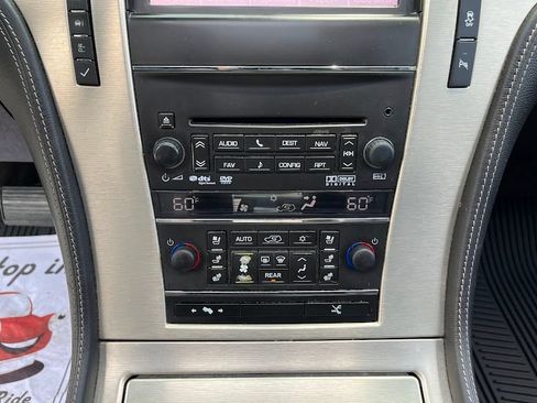 Used 2014 Cadillac Escalade Platinum AWD/4WD image 18