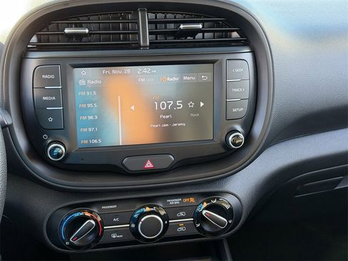 Used 2022 Kia Soul LX image 18