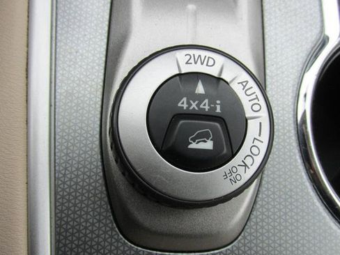 Used 2017 Nissan Pathfinder SL w/ SL Tech Package image 16