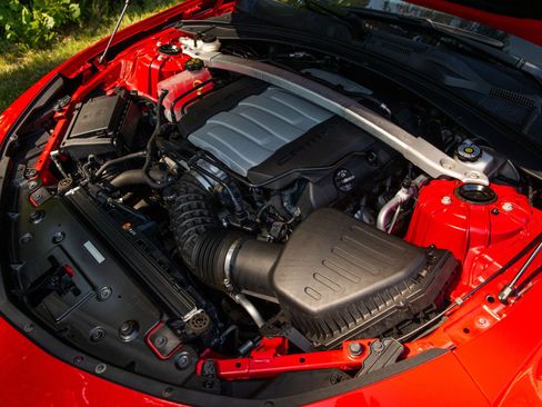 Used 2020 Chevrolet Camaro LT w/ Technology Package RWD image 46