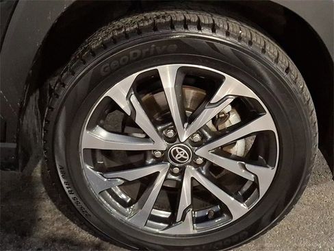 Certified 2023 Toyota Corolla Cross XLE image 12