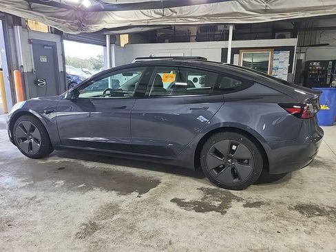 Used 2023 Tesla Model 3 Standard Range image 3