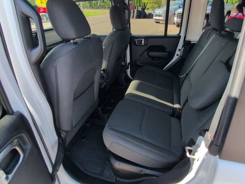 Used 2024 Jeep Wrangler Unlimited w/ Convenience Group AWD/4WD image 15