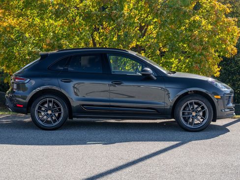 Certified 2025 Porsche Macan image 8