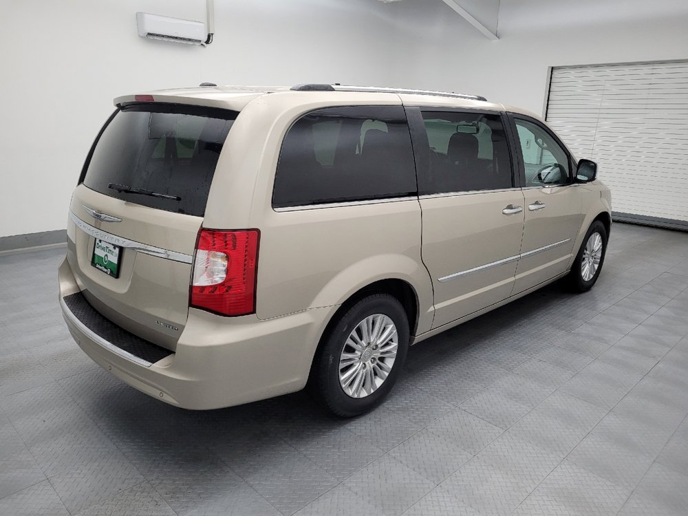 Used 2014 Chrysler Town & Country Limited w/ Luxury Group FWD image 10