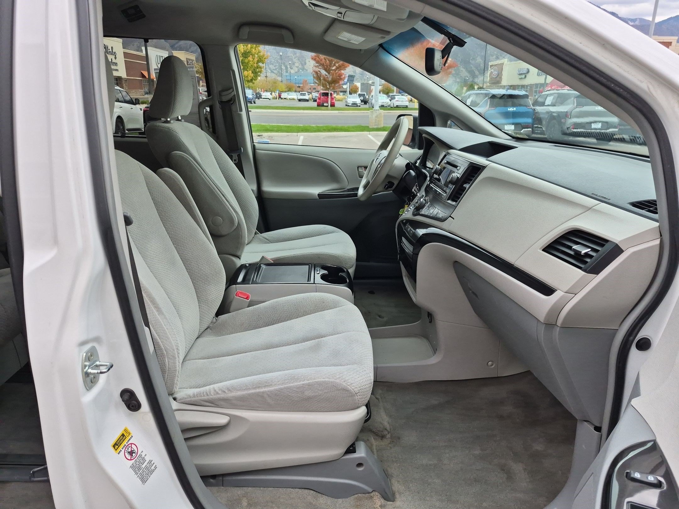 Used 2014 Toyota Sienna LE FWD image 31