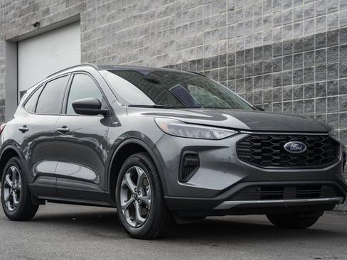 Used 2025 Ford Escape ST-Line image 2