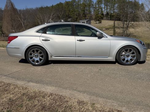 Used 2012 Hyundai Equus Signature RWD image 4