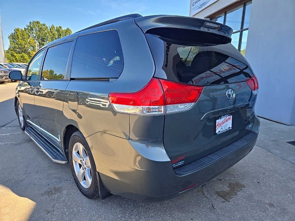 Used 2013 Toyota Sienna LE FWD image 4