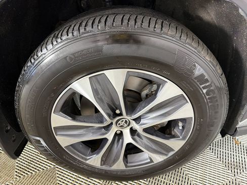 Used 2024 Toyota Highlander XLE image 13