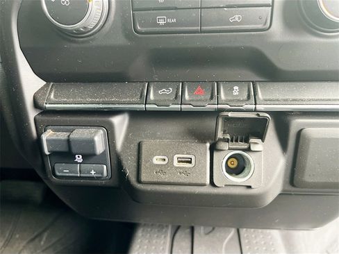 Used 2021 Chevrolet Silverado 1500 Custom image 30