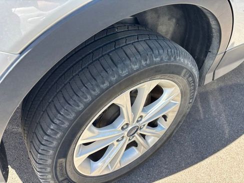 Used 2017 Ford Escape SE w/ Equipment Group 201A AWD/4WD image 11