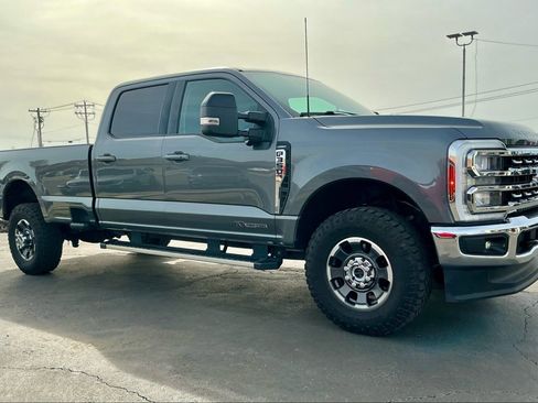 Used 2024 Ford F350 Lariat w/ FX4 Off-Road Package image 6