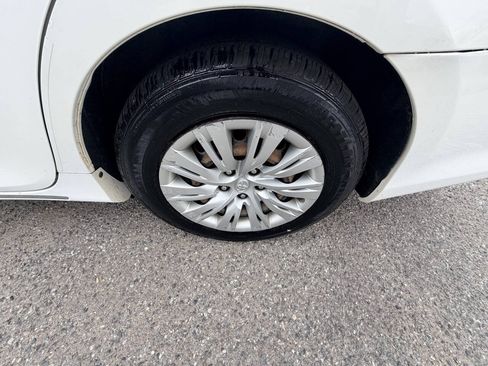 Used 2012 Toyota Camry LE FWD image 33