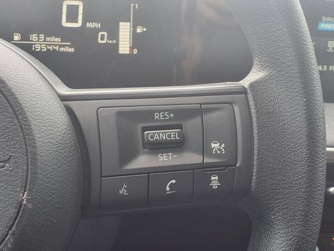 Used 2025 Nissan Kicks SV AWD/4WD image 14