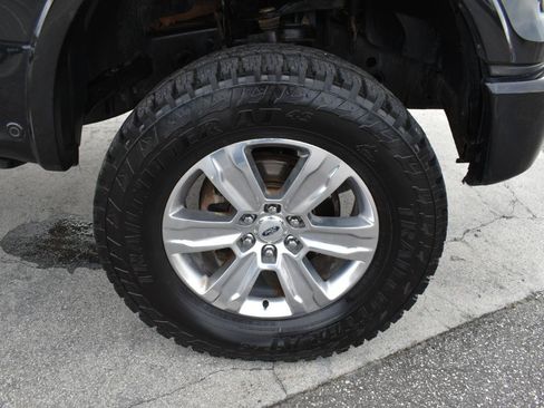 Used 2015 Ford F150 Platinum w/ Equipment Group 701A Luxury AWD/4WD image 36