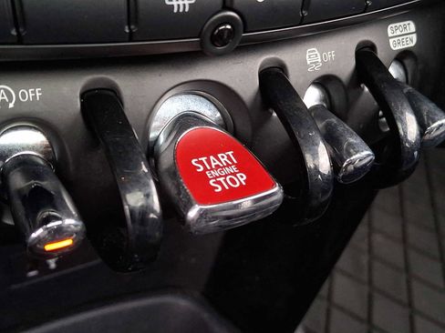 Used 2021 MINI Cooper S w/ 6.5" Touchscreen Package image 19