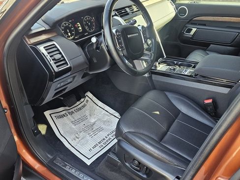 Used 2018 Land Rover Discovery HSE image 17
