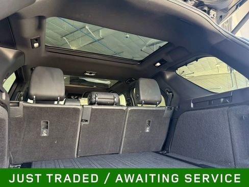 Used 2018 Land Rover Discovery SE AWD/4WD image 16